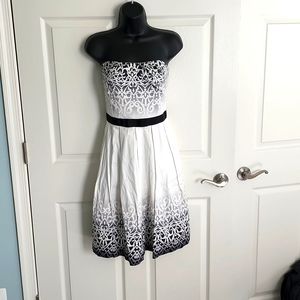 White house black market strapless dress size 10. Black and white with pockets!